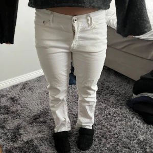 Jeans - Lågmidjade bootcut jeans från gant, inga defekter, använt en gång. W29 L32.Nypris 1400kr och jag säljer dem för 600kr, kan sänka priset vid snabb affär☺️😍