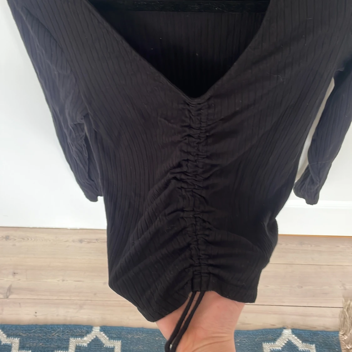 Svart ribbad tröja - 90