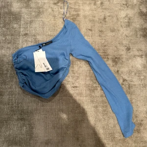 Topp från Zara!! - Jätte fin aldrig använd! Lapp sitter kvar!