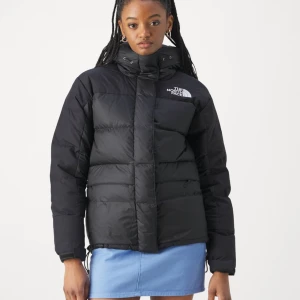 The North Face Dunjacka HMLYN - Säljer en North Face dunjacka i storlek S. Den är i superfint skick utan några hål eller liknande💖 Nypris: 4395kr
