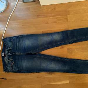 Fina jeans storlek 27/32