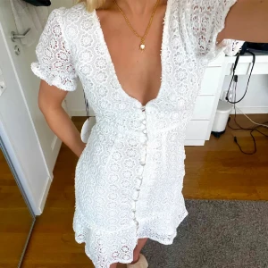 Studentklänning  - Jättefin studentklänning, skriv för fler frågor💗