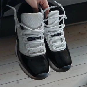 Jordan 11 concord - Feta jordans 11. Använt dom en gång. Kommer inte med någon kartong. Pris kan diskuteras 