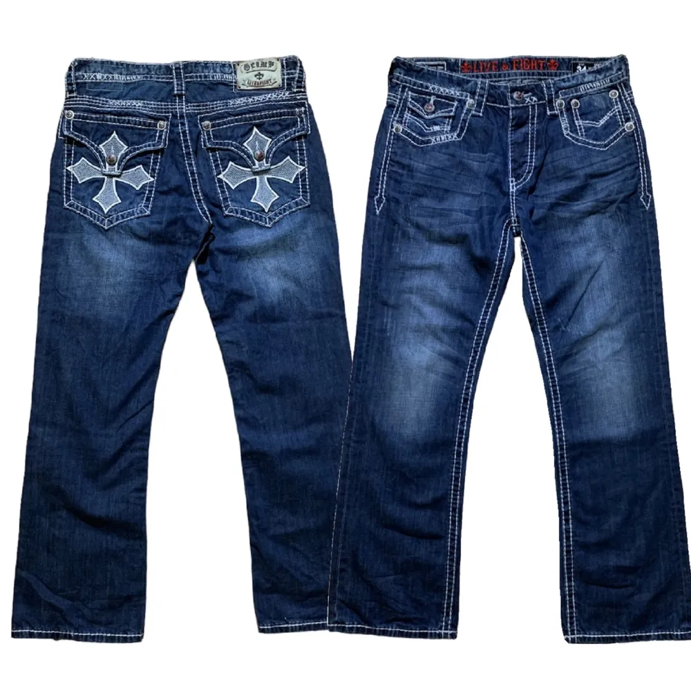Olimp jeans med fat stich och många detaljer. Storlek W34, L32. Mått: midjemått - 46 cm, längd - 110 cm, benbredd - 25 cm. . Jeans & Byxor.