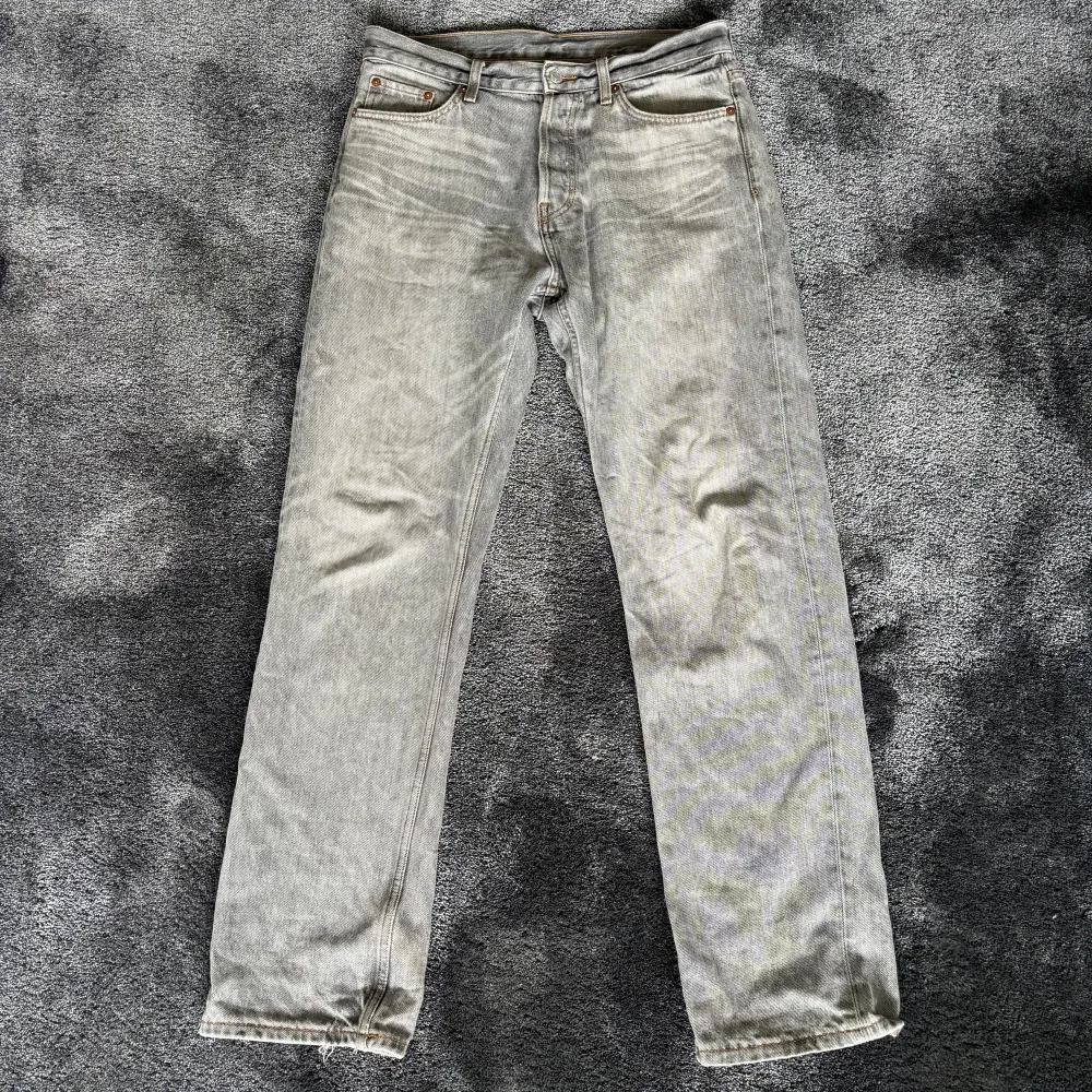 Hej, säljer ett par weakday jeans med lite lösare passform. Hör av er om ni har några frågor:). Jeans & Byxor.