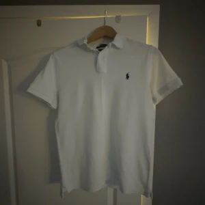 Ralph lauren piké  - Säljer denna sjukt stilrena Ralph lauren piken utan några flaws, om ni har funderingar hör av er MVH