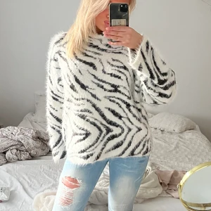 Lågmidjade jeans - Jättefina jeans som är i väldigt bra skick!! Säljer då de är för små för mig som är en S ❤️de är lågmidjade och bootcut