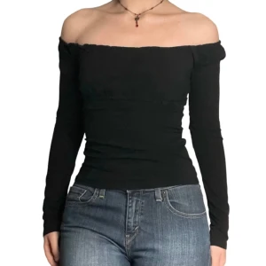 Off-shoulder topp - Vintage topp som går att bäras off shoulder. Stretchigt tyg. Uppskattar storlek S
