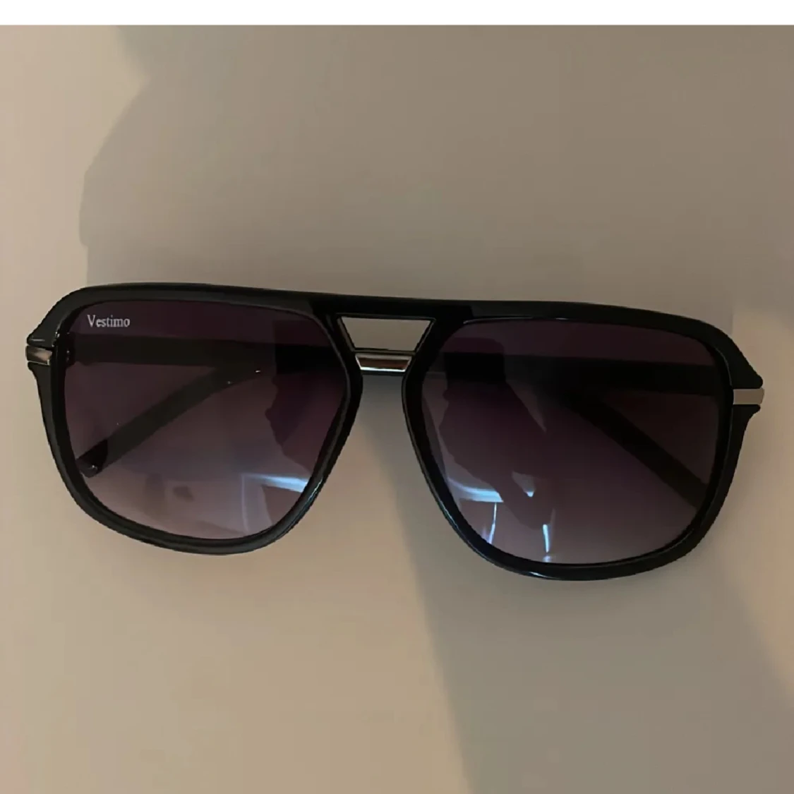 Vestimo solglasögonđ