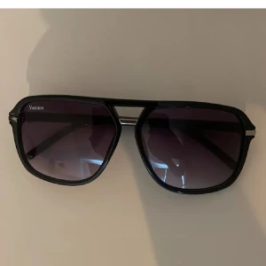 Vestimo solglasögon👌 - Vi säljer våra egna glajjor till ett riktigt bra pris, 400 uv skydd, skriv vid minsta fundering!