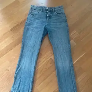 Super snygga jeans från zara! Storlek S. 