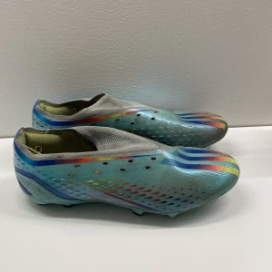 Adidas speedflow elite - Adidas speedflow elite, Skick 7/10. Nypris 2700kr. Ingen box eller dustbag. Hör av er om ni vill köpa.