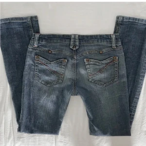 Amisu lowwaist jeans - Skit snygga lågmidjade jeans från amisu med coola detaljer.🤍