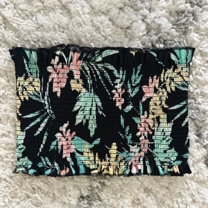 Bandeu topp - Bandeu topp från Gina tricot i storlek S, fint skick!