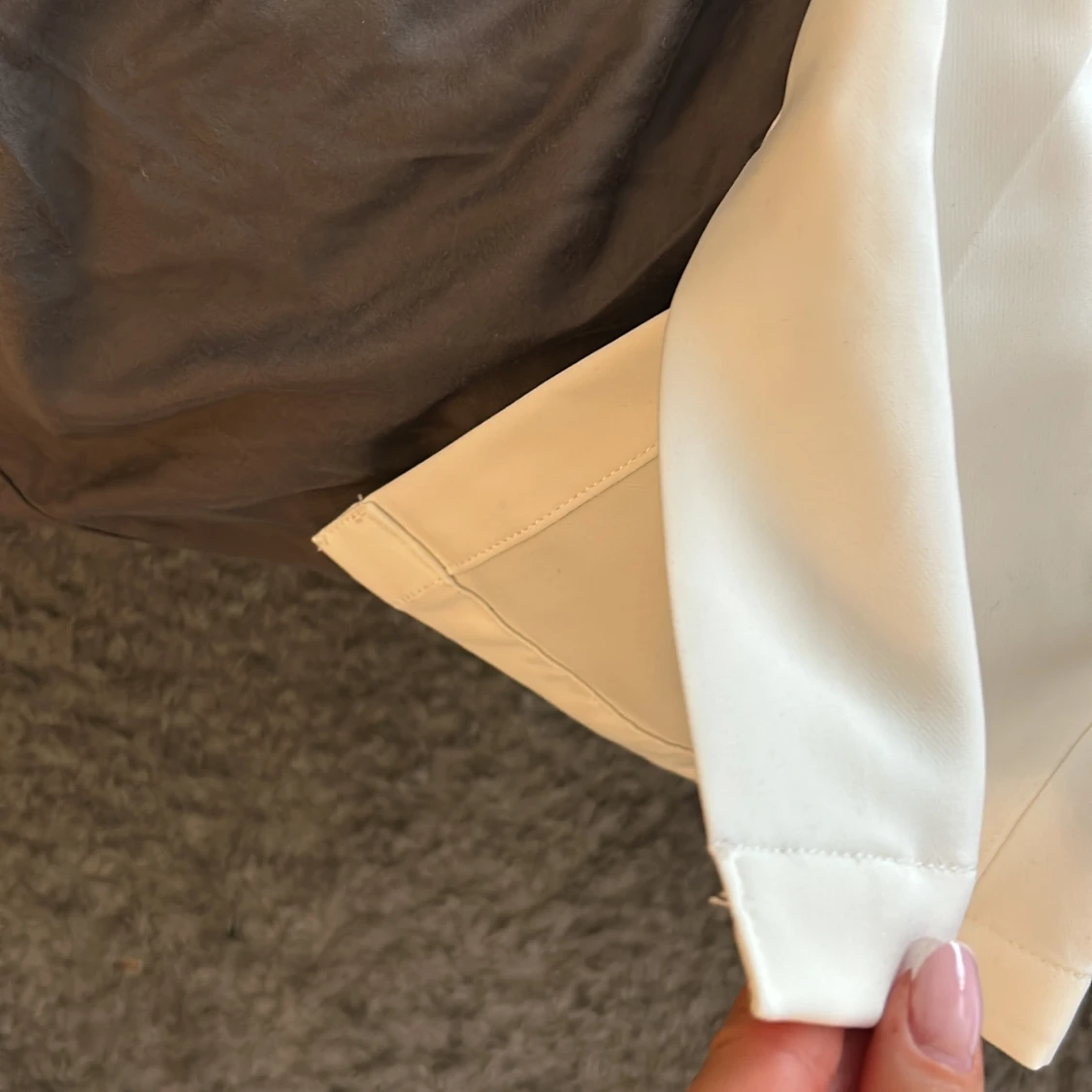 Vit kostymbyxa med slits - 91