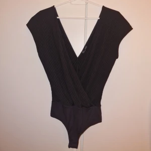 Body - Super fin v ringad body, ny och oanvänd🫶🏼