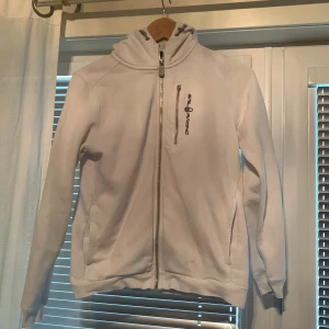 Sail racing kofta - Väldigt bra skick, köpt från deras hemsida. Storlek 160 men passar XS och även S