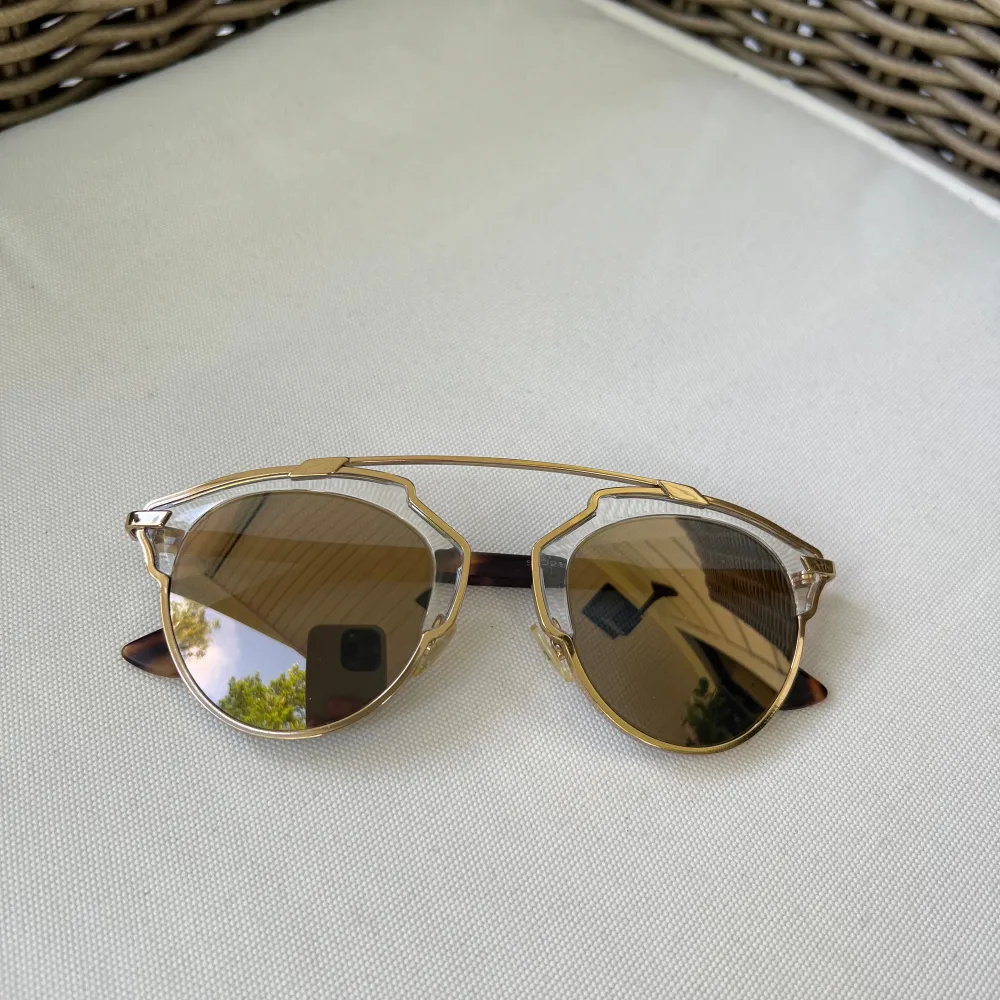 Solglasögon från Dior, endast använda ett fåtal gånger. Köpta i Venedig 2016. Tillhörande fodral medkommer. . Accessoarer.