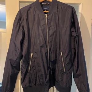 Gant jacka - Gant jacka för vår och sommar. Använd ett fåtal gånger