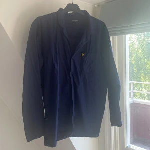 Skjorta - Lyle&scott skjorta i bra skick