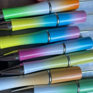 12 pennor  - Pärlpennor, 12 stycken blandande , alla har topp💗