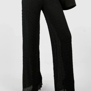 Svarta byxor  - Helt nya med prislappen kvar 