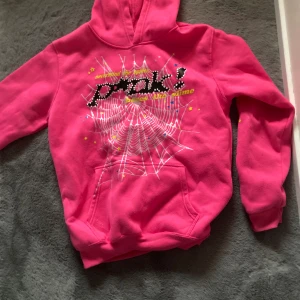 Spider Hoodie  - Säljer spider hoodie 