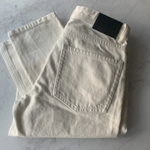 Jack & Jones jeans vita - Jätte snygg vita jeans från Jack & Jones, har aldrig blivit bärda helt NYA byxor!skriv innan köp!!