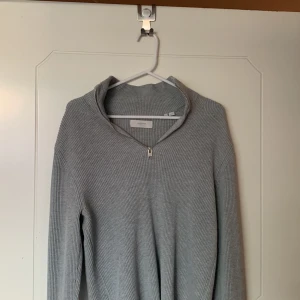 Jack and Jones Half zip - Tjena! Säljer nu denna Half zipen ifrån Jack and Jones eftersom den aldrig kommer till användning. Nypris på denna är cirka 600kr men mitt pris är 350kr