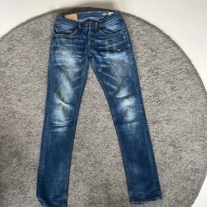 Dondup jeans - Size 30 slim fit, fint sick väldigt snygga och lätta och styla. Dondup jeans.