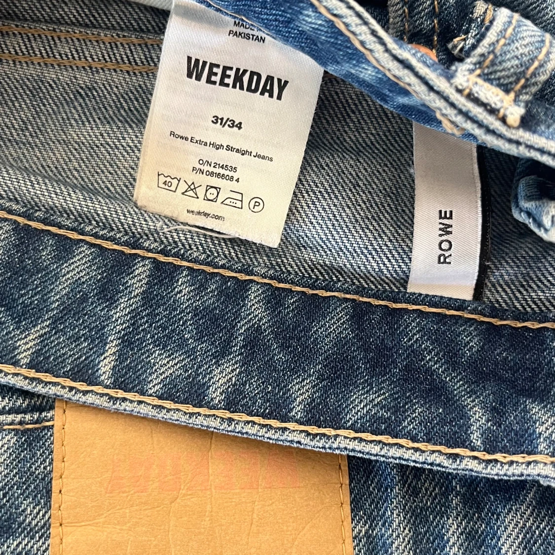 Högmidjade blåa jeans  - 91
