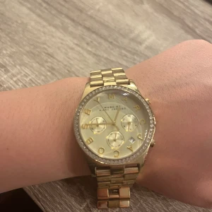 Michael Kors klocka  - Knappt använd. Älskar den men den är lite för liten för mig:( 