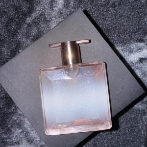 Lancome parfym - Har sprayat bara två gånger så den är helt ny! Jag beställde fel parfym.