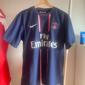 Psg Tröja - Psg tröja från 2012/13. Fint skick. Fråga på om du har en fråga eller vill ha fler bilder.