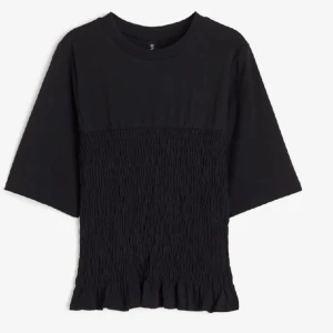 Topp - Fin topp som är slutsåld överallt💗 Knappt använd 