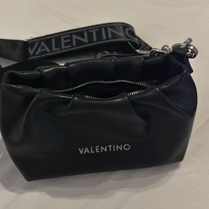 Valentino - Valentino väska också ny skick! 