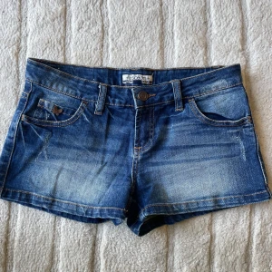 Low waist shorts  - Använda få gånger, ser helt nya ut🩷