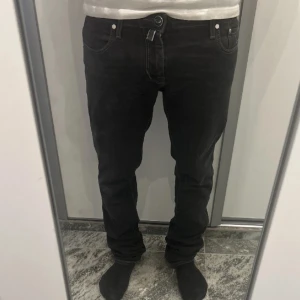 Jacob Cohen jeans  - Jeansen är i bra skick 7/10 storlek 31