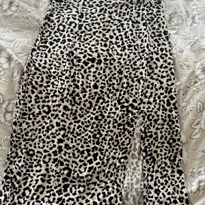 Långkjol  - Långkjol med slits från Newyorker storlek 40  Aldrig använd