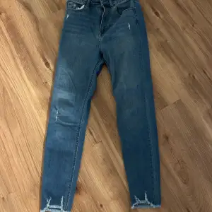 Säljer ett par jeans från Pull & Bear i storlek 38