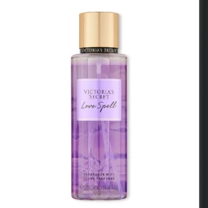 Victoria secret body mist - Säljer denna nästan fulla Victoria secret body mist med doft av love spell🩷