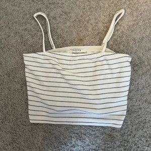 Randig topp - Mycket fin topp i bra skick!  Nästan aldrig använd!