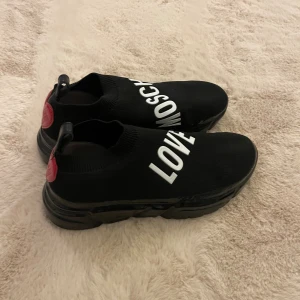 Love Moschino skor - 1450kr Nypris 2500kr Säljs inte lägre  Knappt använda