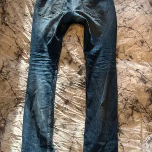 Ett par riktigt feta tiger of Sweden jeans i bra skick, storleken är 32/34 men sitter relativt tajt! Pris kan diskuteras! Hör gärna av er vid frågor!💸🍾💸🍾💸