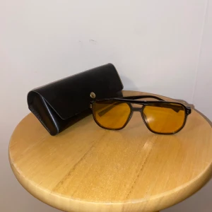 Solglasögon - Skick 10/10 ALDIRG ANVÄNDA