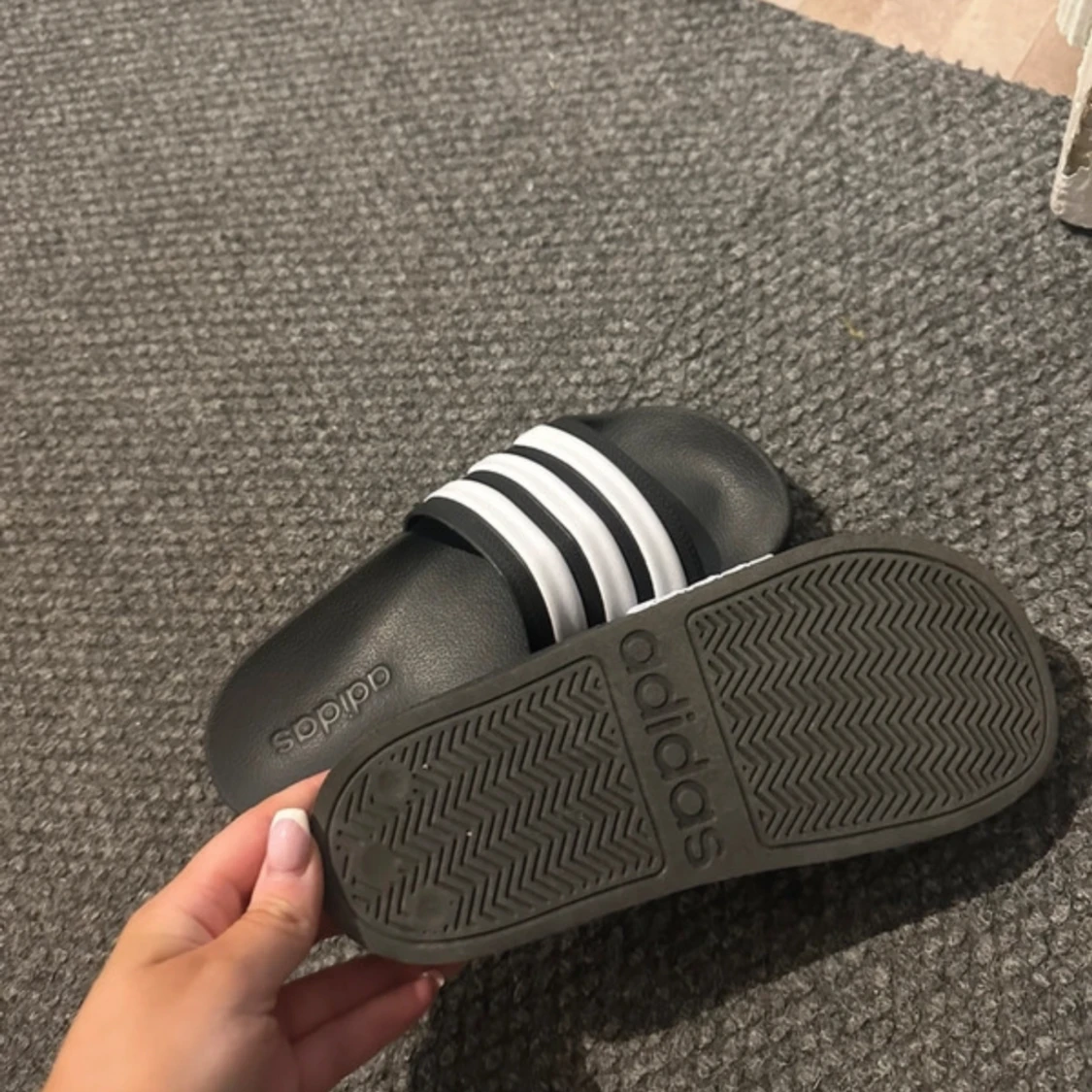 Adidas tofflor (nya) - 93