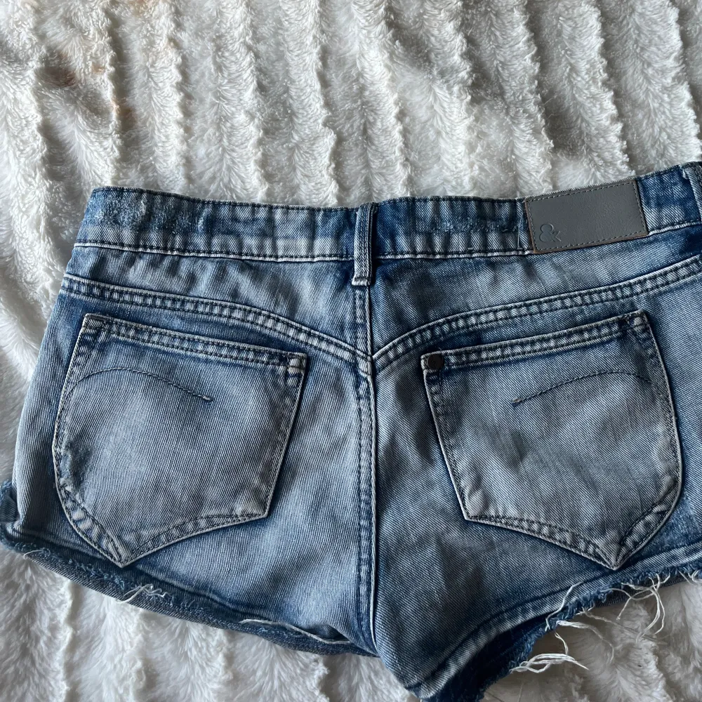 As snygga lågmidjade jeans shorts. Jag säljer dom då dom är lite för stora föf mig 💞. Shorts.