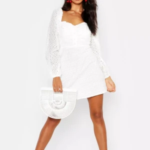 Studentklänning - Aldrig använd, nyskick med prislapp kvar på. 