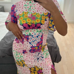 Sommarklänning  - Säljer denna oanvända sommarklänningen från asos, prislapp kvar!