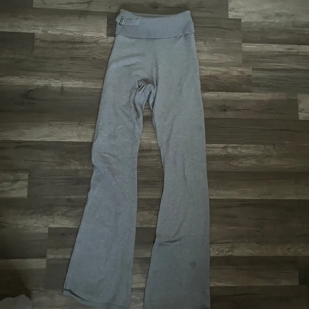Slutsålda byxor ifrån New Yorker Använda 1 gång och säljs därför för 150kr🩶🤛🏻. Jeans & Byxor.